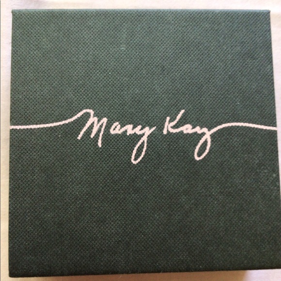Mary Kay - Picture 3 of 3